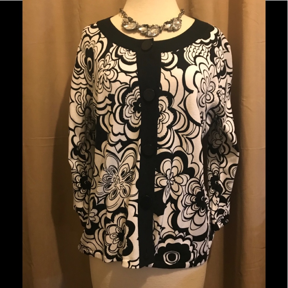 Cable & Gauge floral B&W missy L blouse